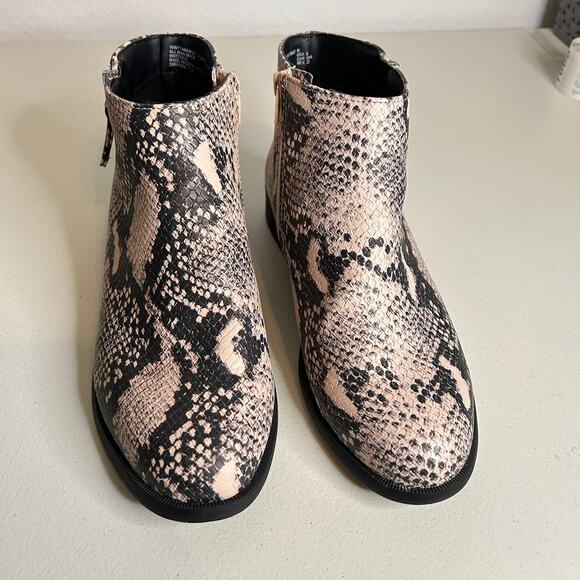Time and Tru Ankle Boot Snake Print Zip Sides Size 8W - Picture 6 of 10